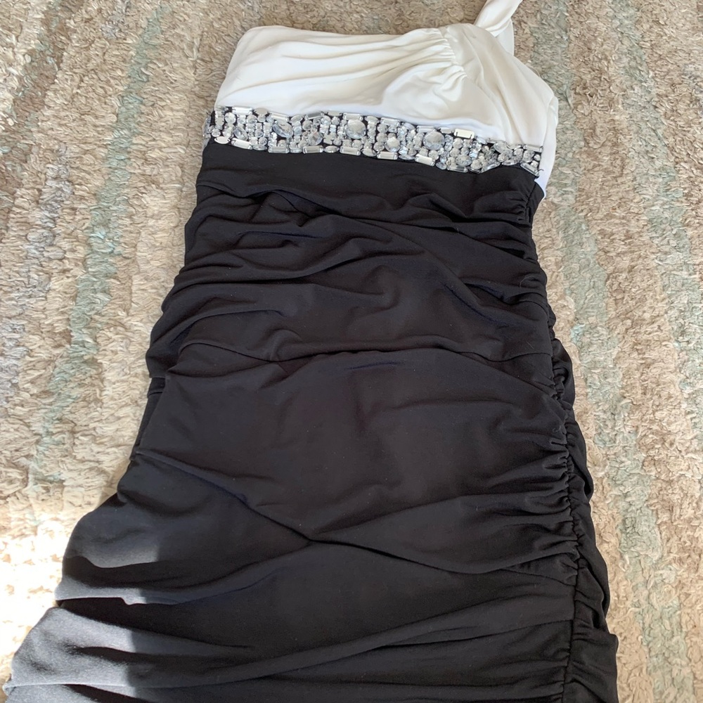 Dress. One shoulder. White, black, silver beads